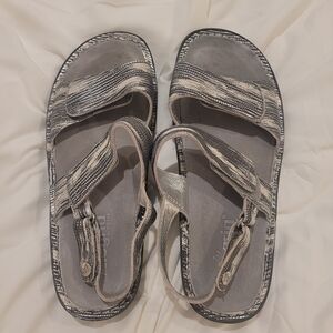 Alegria Women's Sandals in Black and Cream